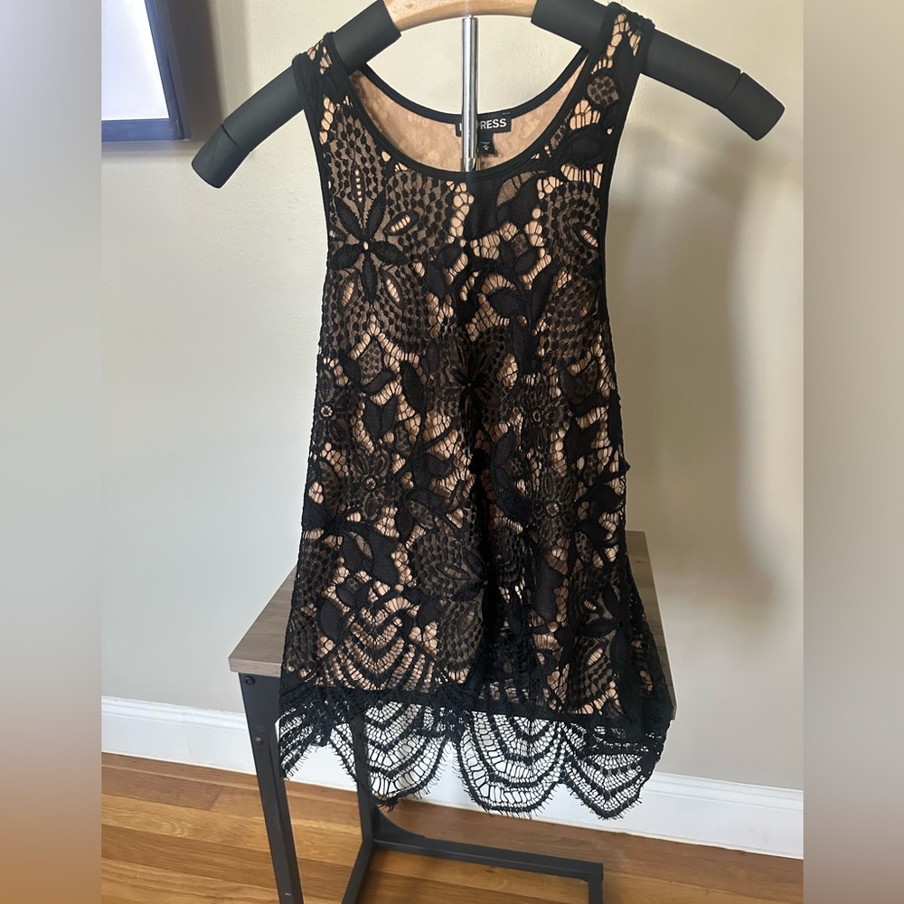 Express Lace Tank Women's Sz M Black Open Weave Shell Over Tan LiningExpress